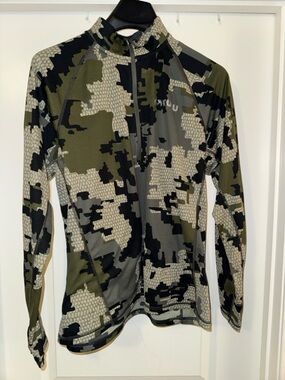 KUIU Peloton 97 Verde 1/4 zip Sweater